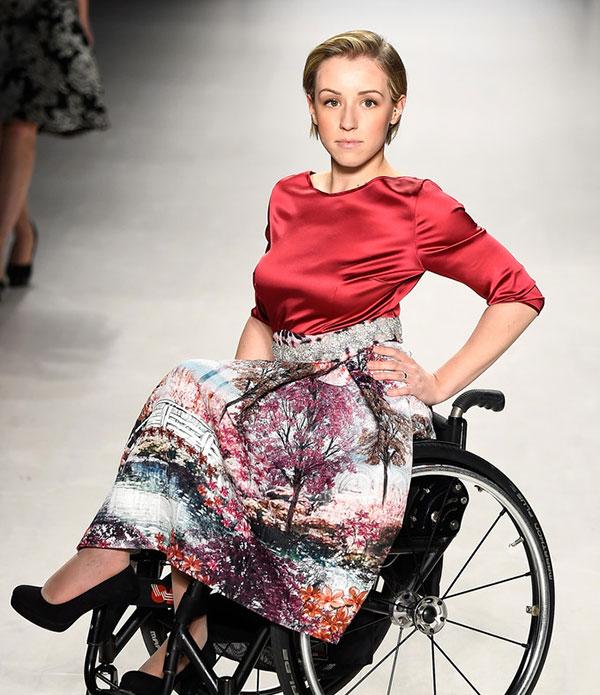 Modelos discapacitados conquistan las pasarelas del New York Fashion Week-0