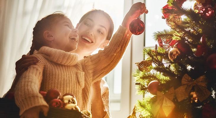 Según los expertos, poner adornos para navidad es bueno para la salud-0