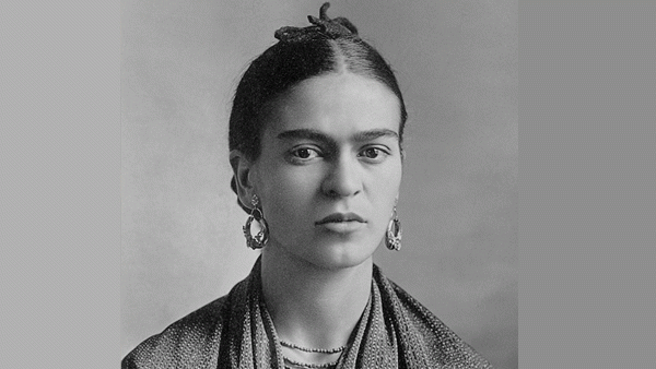 Las lecciones de moda que Frida Kahlo nos dejó-0